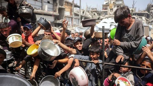 ট্রাম্পের চাপে গাজায় খাবার প্রবেশে অনুমোদন