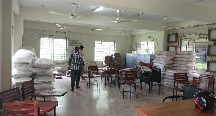 ঝালকাঠির রাজাপুর উপজেলায় ২০২৪-২৫ অর্থবছরের কৃষি প্রণোদনা কর্মসূচির বরাদ্দ থাকলেও তা মাঠপর্যায়ে সঠিকভাবে বাস্তবায়িত হয়নি বলে অভিযোগ করেছেন প্রান্তিক কৃষকরা।