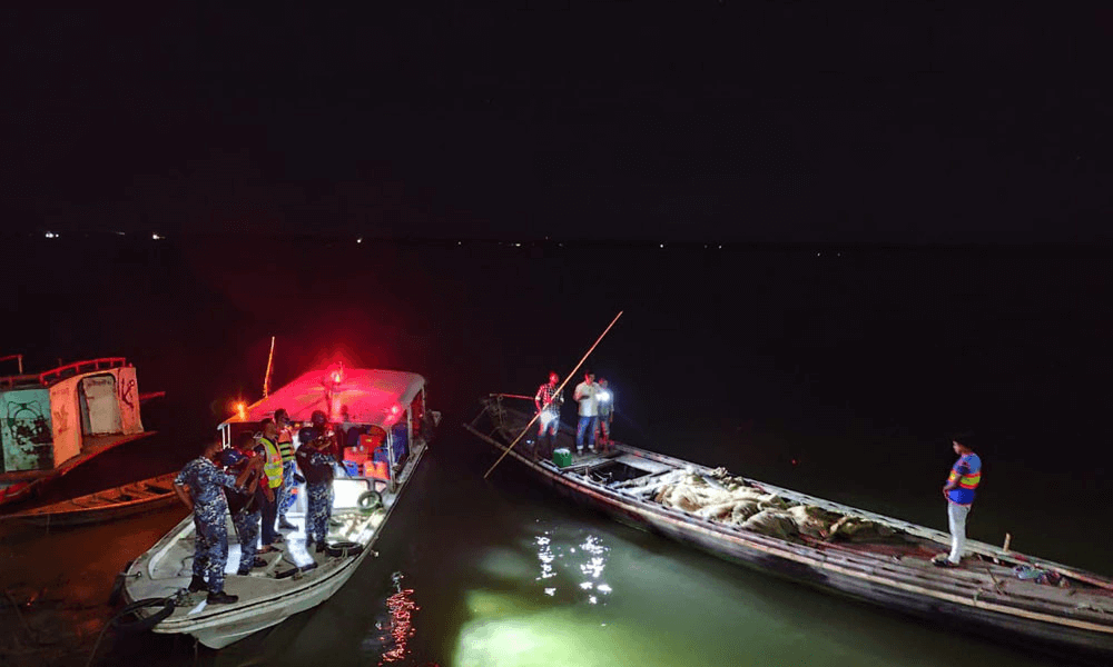 কিশোরগঞ্জের বাজিতপুরে নদীতে নৌকা ডুবে নিখোঁজ ১ জন।