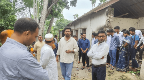 রাজবাড়ীতে বিদ্যালয়ের দেয়াল ভেঙ্গে বিএনপি নেতার বাড়ীর রাস্তা নির্মাণ