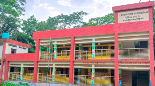 ছয় শিক্ষার্থী আর পাঁচ শিক্ষক দিয়ে চলছে সরকারি প্রাথমিক বিদ্যালয়!