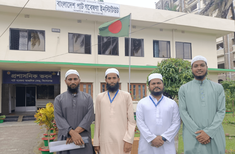 গুরুদয়াল কলেজ শিক্ষার্থীদের পাট গবেষণা কেন্দ্রে শিক্ষামূলক পরিদর্শন।