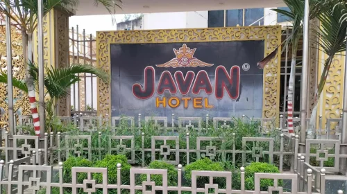 টঙ্গীর তিন তারকা হোটেলে হামলা: মদ বিক্রি না করায় ভাঙচুর ও লুটপাটের অভিযোগ!