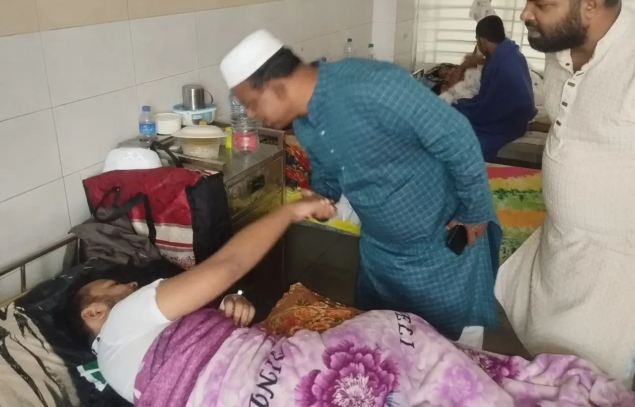 ভয়াবহ ভূমিকম্পে টঙ্গীতে আহতদের খোঁজ নিতে হাসপাতালে প্রভাষক বশির উদ্দিন