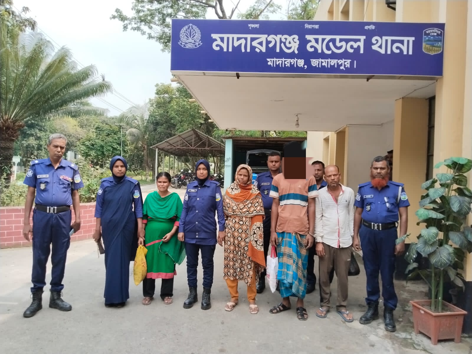 দুই নারীসহ ৩ মাদক ব্যবসায়ী আটক, উদ্ধার ২০গ্রাম হেরোইন