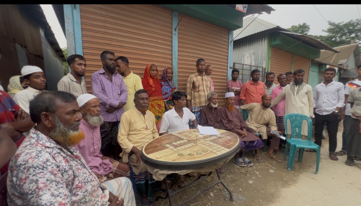 ফসলি জমি দখল করে ড্রেন নির্মাণের অভিযোগ, নিকলীতে কৃষকদের সংবাদ সম্মেলন