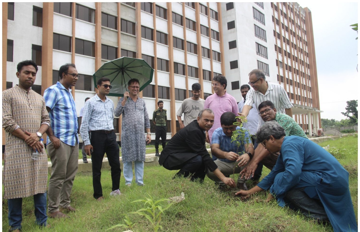 নজরুল বিশ্ববিদ্যালয়ের বাংলা ভাষা ও সাহিত্য বিভাগের বৃক্ষরোপণ কর্মসূচির উদ্বোধন