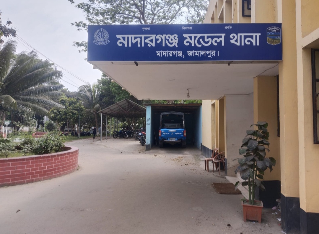 ​জামালপুরের মাদারগঞ্জে বাড়ির সামনের গাছ থেকে ভ্যানচালকের মরদেহ উদ্ধার
