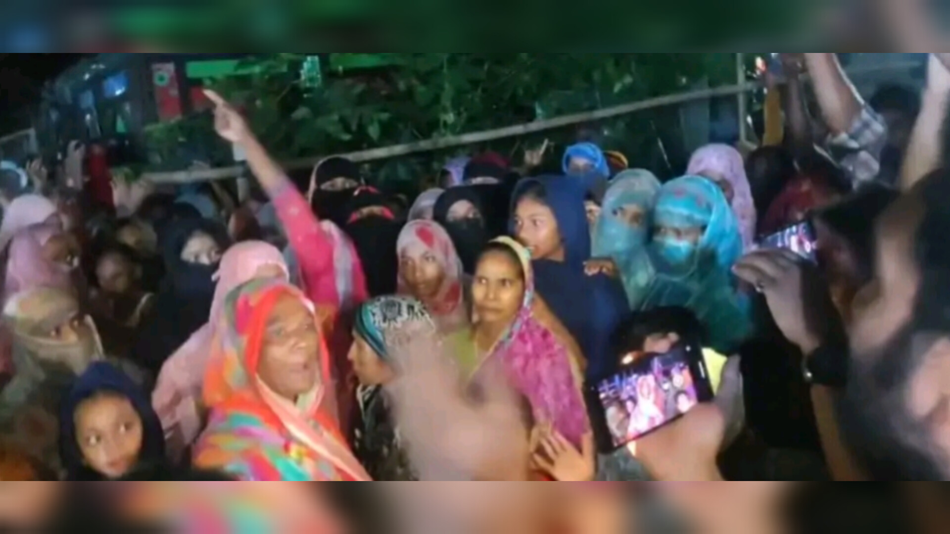লক্ষ্মীপুরে নির্যাতনে গৃহবধূর মৃত্যুর অভিযোগ, লাশ মর্গে রেখে পালালেন স্বামী