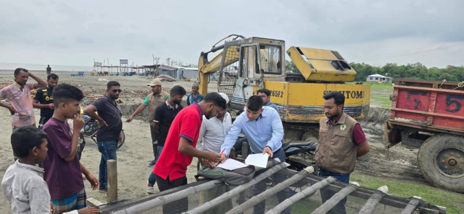 কুয়াকাটায় অবৈধভাবে বালু উত্তোলন, এক ব্যক্তিকে এক মাসের কারাদণ্ড