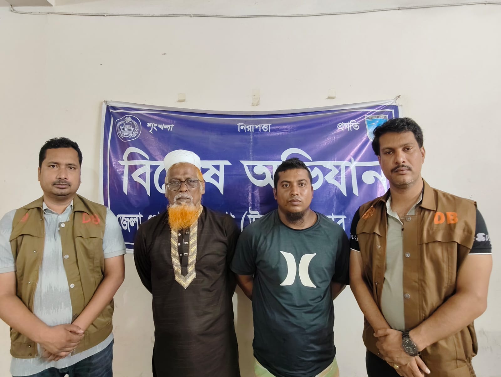 কার্যক্রম নিষিদ্ধ আওয়ামী লীগের দুই নেতা গ্রেপ্তার