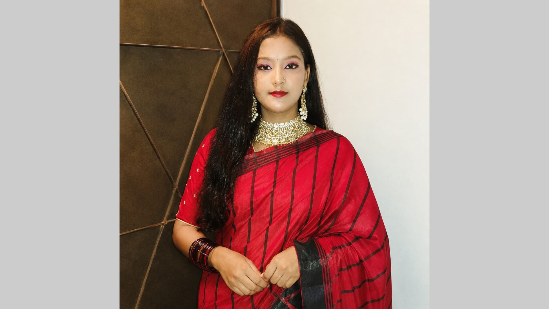 রাজাপুরে মায়ের সঙ্গে অভিমানে বিষপানে কলেজছাত্রীর মৃত্যু