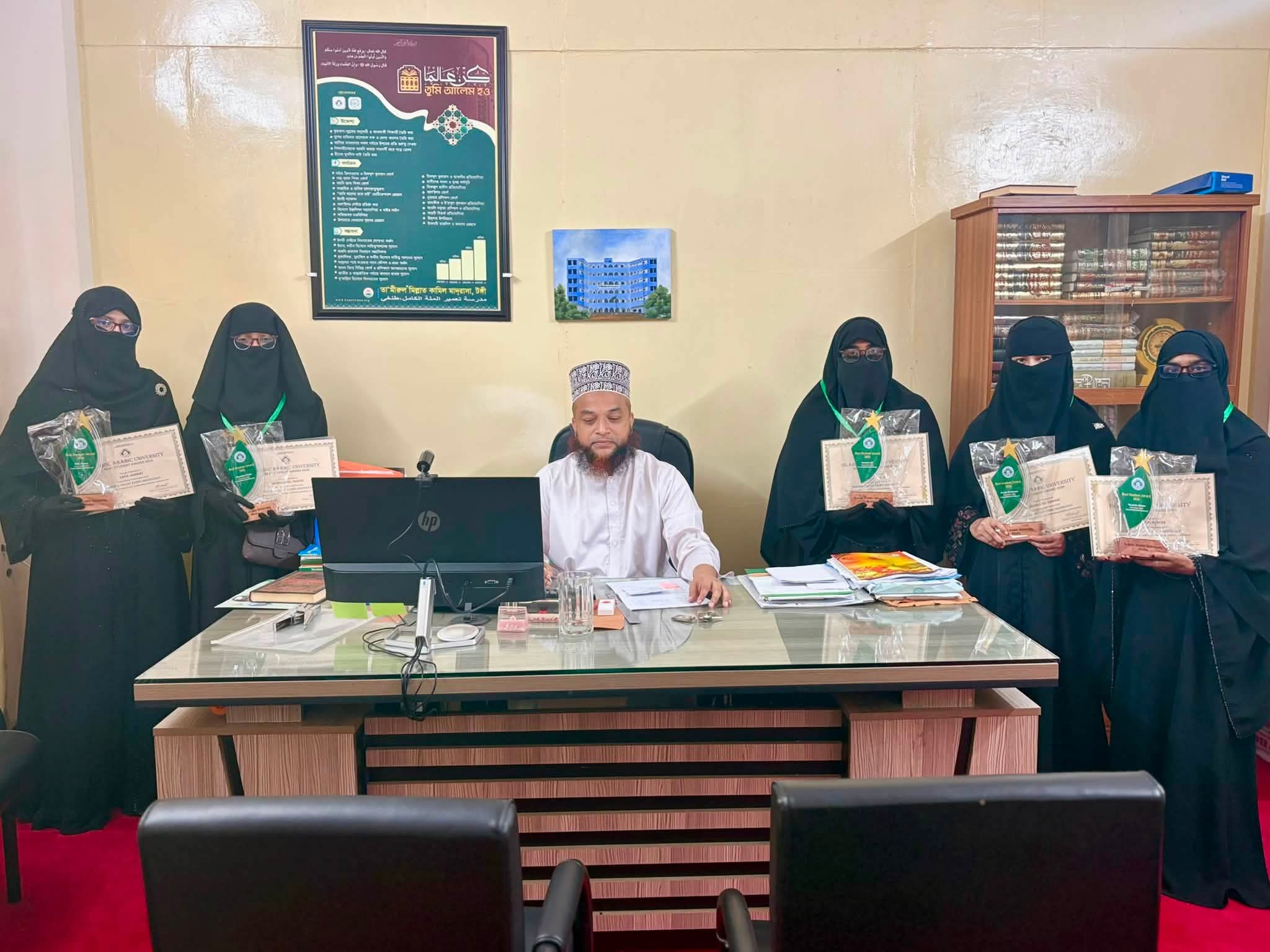 ইসলামি আরবি বিশ্ববিদ্যালয়ের অ্যাওয়ার্ড পেল তামীরুল মিল্লাত টঙ্গী বালিকা ক্যাম্পাসের ৬ ছাত্রী