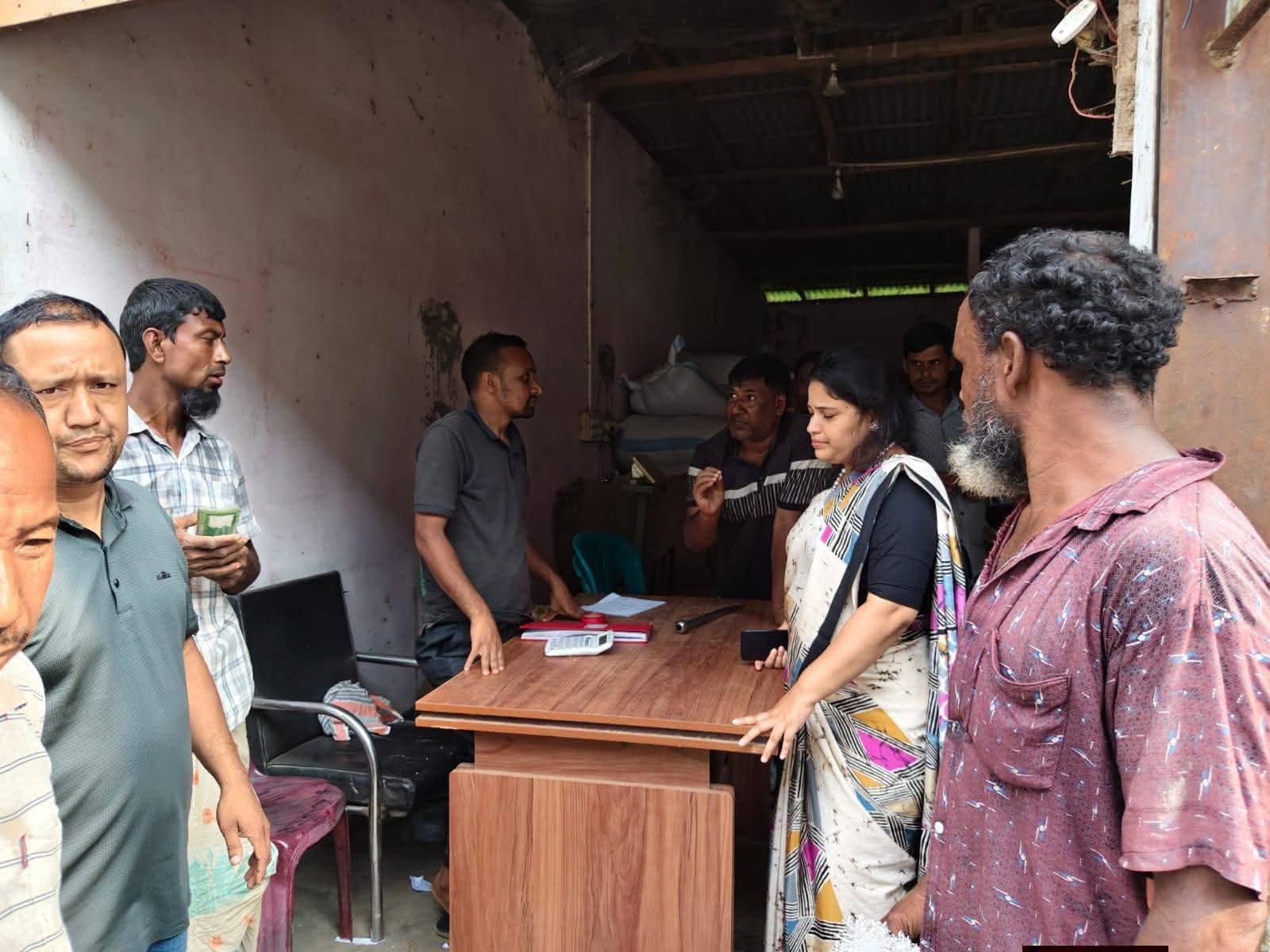 শ্রীবরদীতে কৃষকের ধান ক্রয়ে ওজনে কম, দুই ব্যাবসায়ীকে জরিমানা