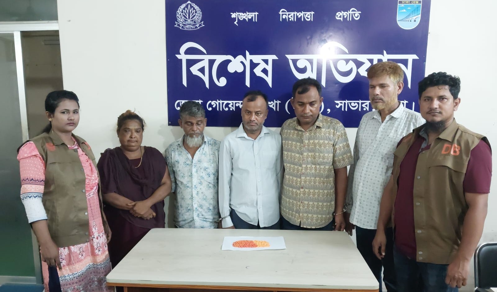 পুলিশের অভিযানে কুখ্যাত নারী মাদক কারবারি অঞ্জনাসহ গ্রেপ্তার ৫ জন