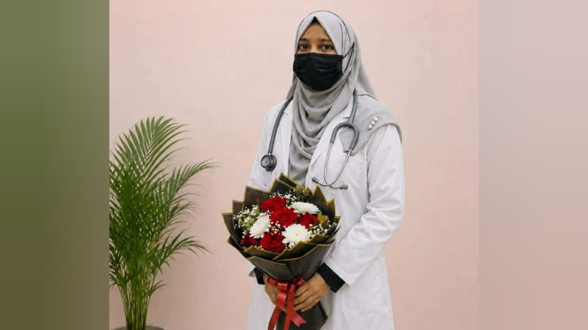 স্বপ্ন ছুঁয়ে এবার সাদা অ্যাপ্রনে সাতকানিয়ার ডা. আঁখি