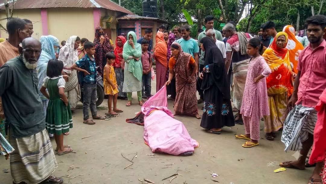 পাবনায় টয়লেটের ট্যাংকিতে মিলল স্কুল শিক্ষিকার লাশ!
