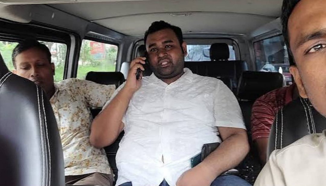 অভিনব কায়দায় ওয়ারেন্টভুক্ত আসামির ক্রেতা সেজে গ্রেপ্তার: রাজশাহী জেলা পুলিশ