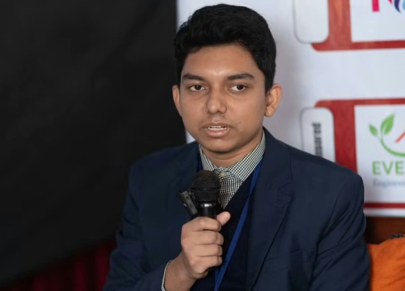 ঢাকা রেসিডেনসিয়াল মডেল কলেজের শমসের মুবিন হার্ভার্ড মডেল ইউনাইটেড নেশনসে