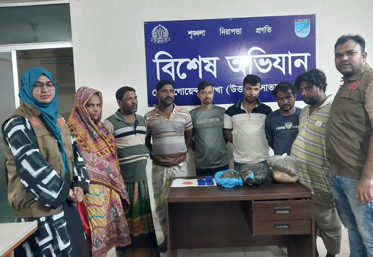 ডিবির মাদকবিরোধী অভিযানে ১১০০ ইয়াবা ও ৪.৯ কেজি গাঁজাসহ গ্রেপ্তার ৭ ।