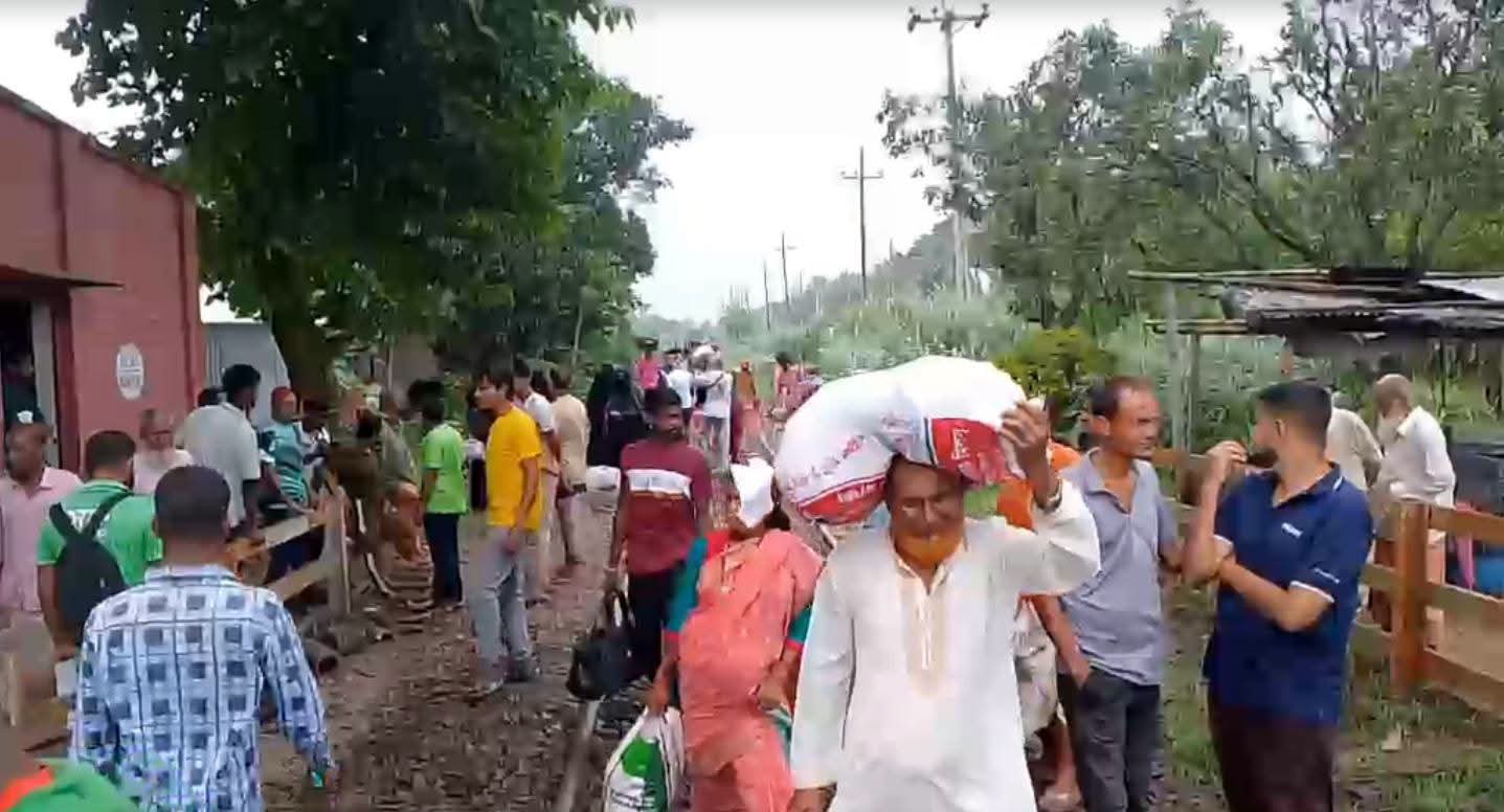 রাজশাহীতে ঢালারচর এক্সপ্রেস লাইনচ্যুত, সারাদেশের সঙ্গে রেল যোগাযোগ বন্ধ